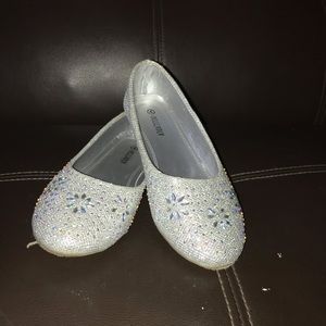 SILVER GLITTERY FLATS